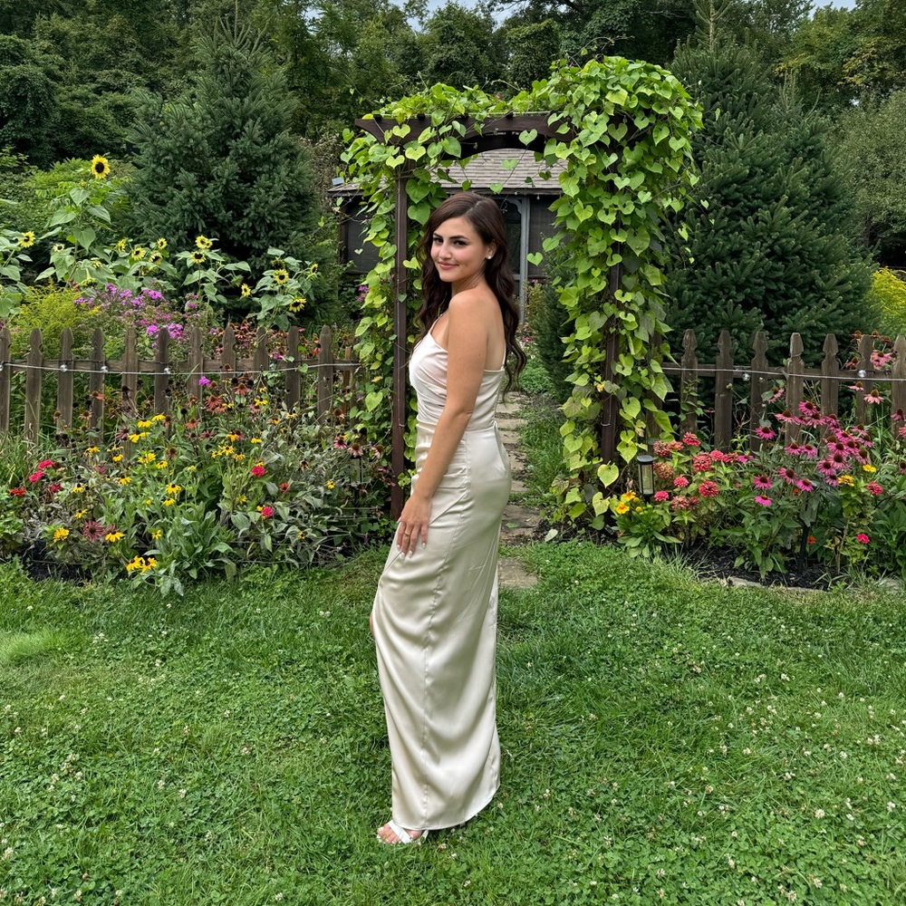 Chic Strapless Cream Dress